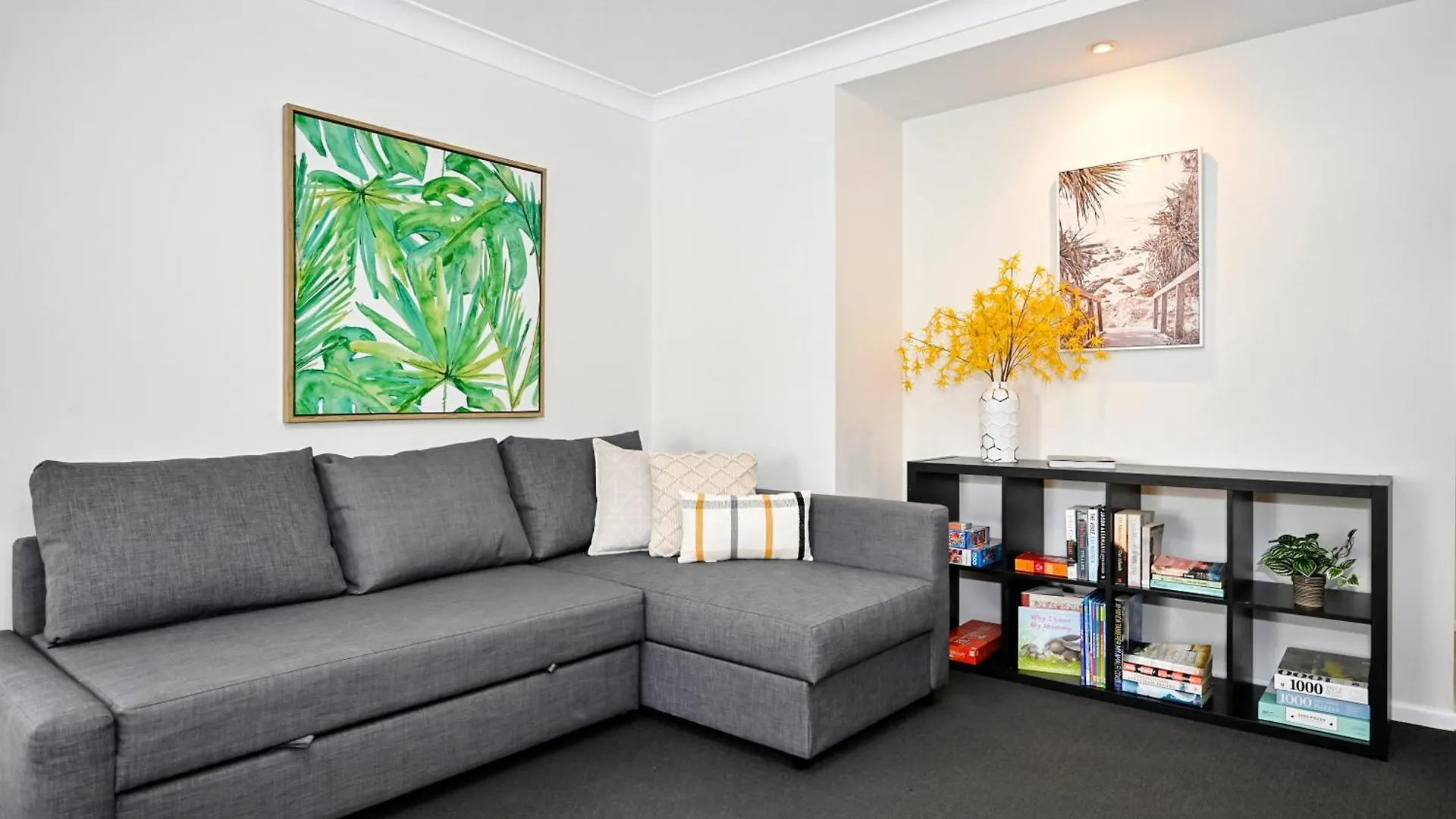 Stylish 2 B/R Kings Beach Apartment 卡伦德拉