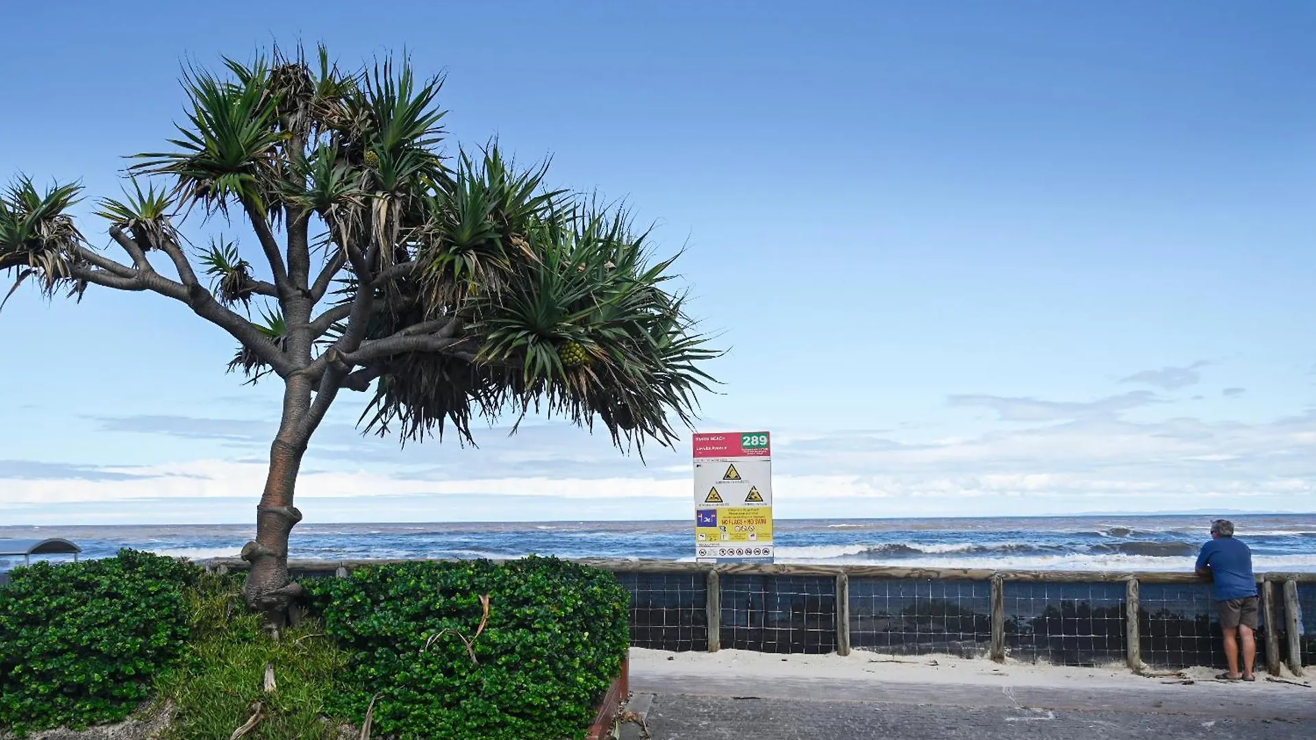 Stylish 2 B/R Kings Beach Apartment 卡伦德拉